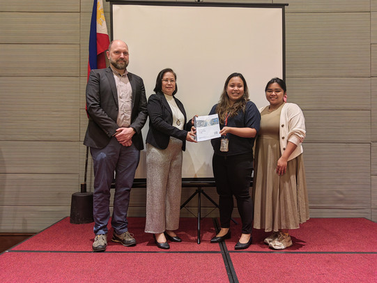 Handing-over of the Resilient Upgrading Guidelines, Resilient Retreat Guidelines, Mainstreaming Handing-over of the Resilient Upgrading Guidelines, Resilient Retreat Guidelines, Mainstreaming