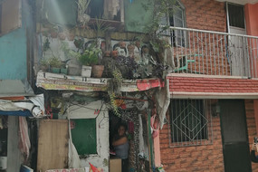 Striking housing condition contrasts in Escopa III, Quezon City. Field visit in February 2020.